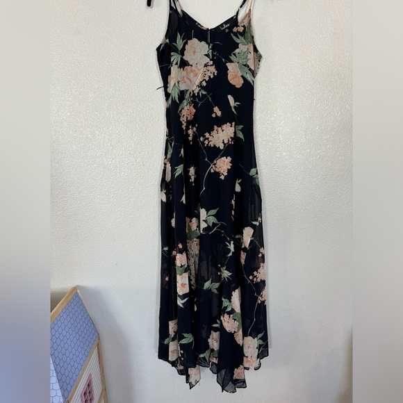 Lulus Dress Forum •Navy Floral Maxi Dress - Picture 2 of 8